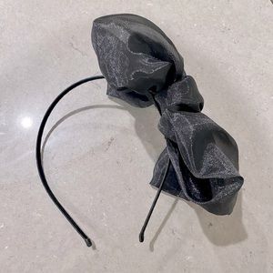 Oversized bow headband